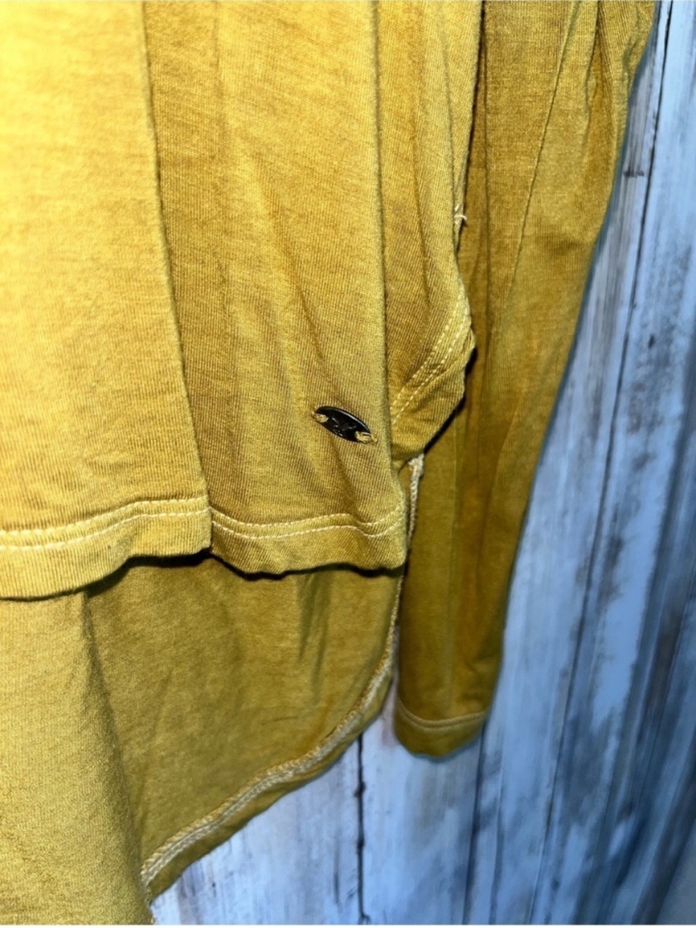 American Eagle Soft & Sexy Mustard Long Sleeve Top Small Layered Hem V-Neck Tee - Picture 4 of 5